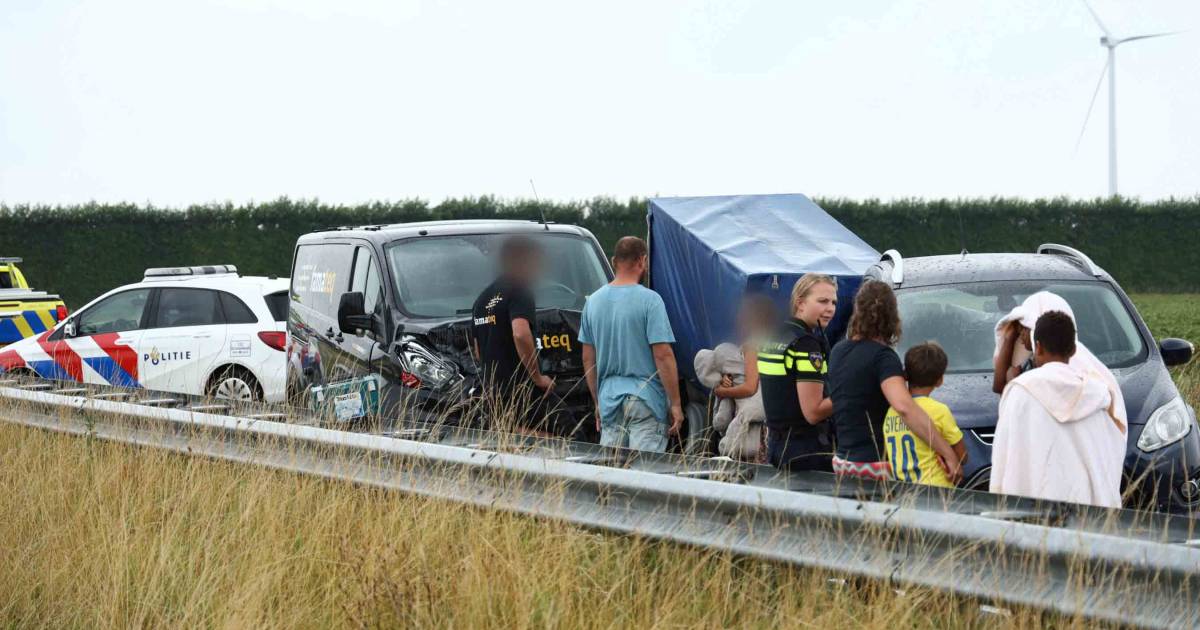 Verkeershinder bij Zeelandbrug na kop-staartbotsing.