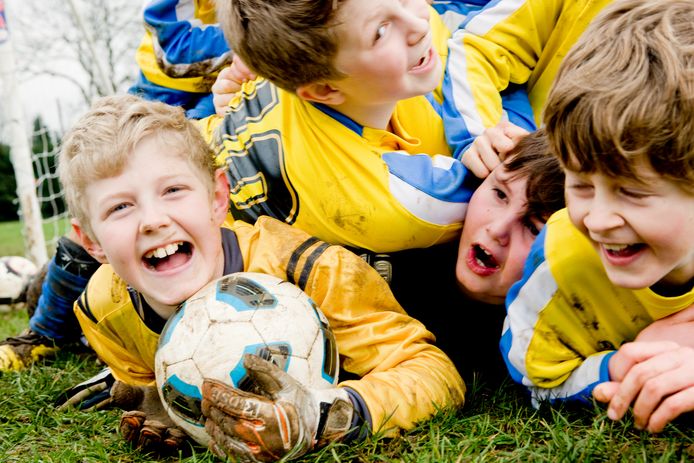 De hobby’s van je kinderen kunnen een serieuze hap uit je rekening betekenen. Om sporten en bewegen van jongsaf te stimuleren, voorzien de mutualiteiten een tussenkomst.