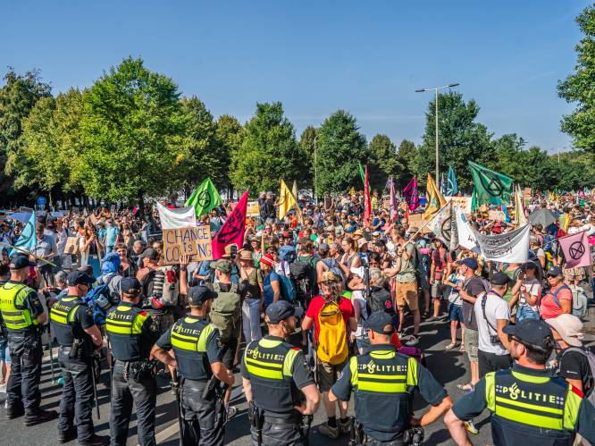 Politie speelt dossiers van 32 minderjarige klimaatactivisten door aan Veilig Thuis 