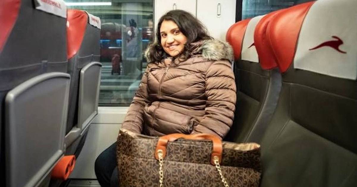 Donna italiana (29 anni) afferma di fare il pendolare per 800 km (!) ogni giorno perché non può permettersi l’affitto |  strano