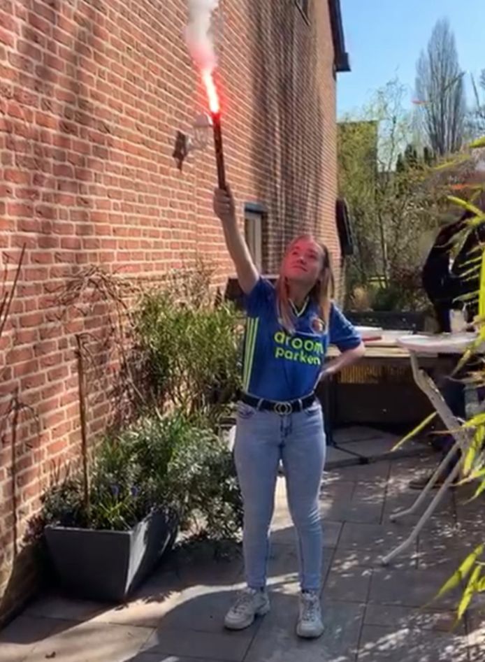 Een groot feest geven zat er vandaag voor de 13-jarige Tess niet in, maar dankzij een ludieke actie van haar vader had ze toch een leuke verjaardag.