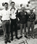 Franky Verhofstadt, Wim De Geest, Leonard Strobbe en wijlen Gerard Sichien tijdens het eerste straatfeest in 1990 .