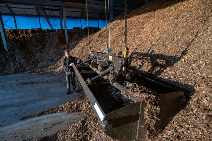 Een biomassacentrale levert warmte aan vier tuinders in de Koekoekspolder bij IJsselmuiden.