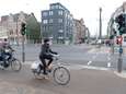 Vijfwegen na heraanleg eerste kruispunt waar fietsers en voetgangers tegelijk groen licht krijgen