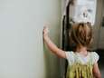 Zo krijg je die vette handjes van je muren en kastjes: 'Maar leer kinderen ook om er vanaf te blijven’