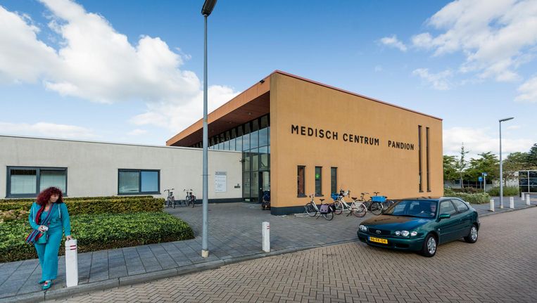 Medisch Centrum Pandion aan het 'oplappleintje' in de Lelystadse wijk Botter. Beeld Freek van den Bergh