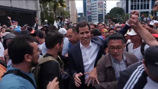 De Venozolaanse Parlementsvoorzitter en volksheld Juan Guaidó riep zichzelf uit tot interim-president. President Maduro reageerde hierop door het leger in te zetten tegen de demonstranten.