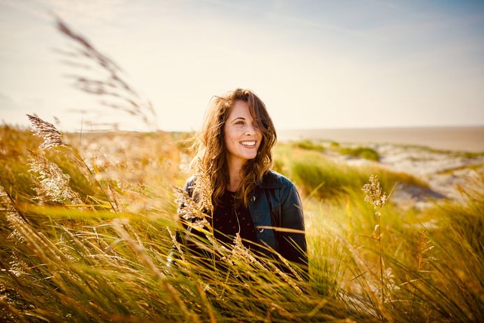 Basja Chanowski op Schiermonnikoog waar ze woont en jonge (zang)talenten coacht en begeleidt