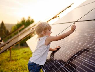 Zonnepanelen renderen het meest op heldere lentedagen: gemiddelde besparing van 9,13 euro per dag