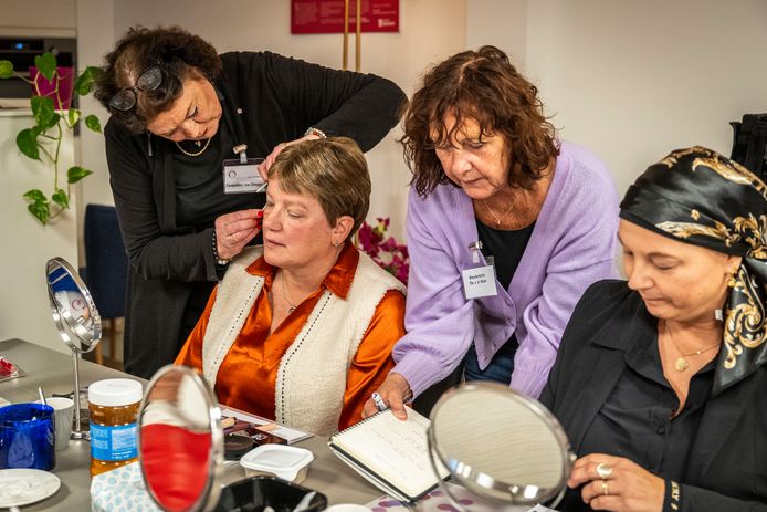 Deze make-up workshop is speciaal voor vrouwen met kanker: 'Ze gaan vol  zelfvertrouwen naar buiten' | Zeeuws nieuws | pzc.nl