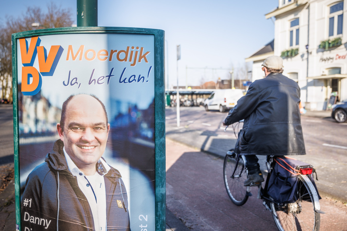 ‘Beter goed gejat dan slecht bedacht’ dit vindt de expert van de verkiezingsslogans in Moerdijk
