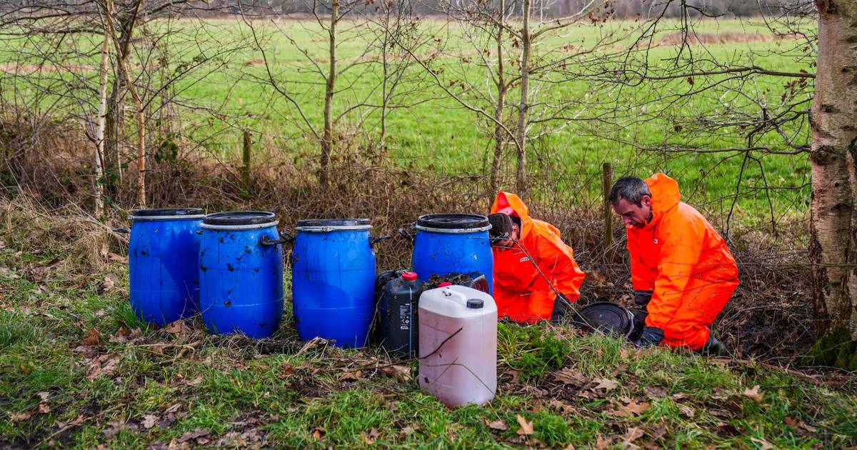 Meerdere vaten met drugsafval gevonden in buitengebied Neerkant