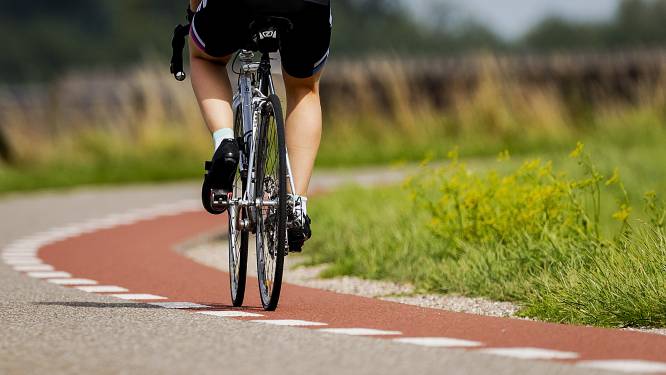 ‘Moeten wielrenners verplicht op het fietspad rijden?’