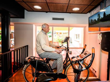 Otto (85) kan na zijn valpartij niet meer fietsen en ‘voelt zich gevangen’: maar nu is er dé oplossing