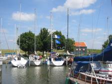 Inwoners blijven strijden tegen ‘kadeplannen’: Huizen én strand gaan niet samen
