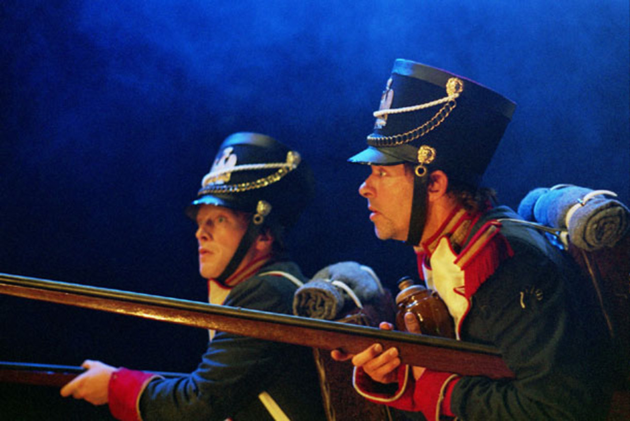 Scene uit Kommer en Courage. (Foto Jeugdtheater Sonnevanck) Beeld 