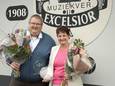De nieuwe ereleden van muziekvereniging Excelsior Losser, Henri Brookhuis en Mariët Withag.