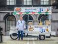 Archiefbeeld: IJscoman Moes op zijn vaste stek op het Binnenhof