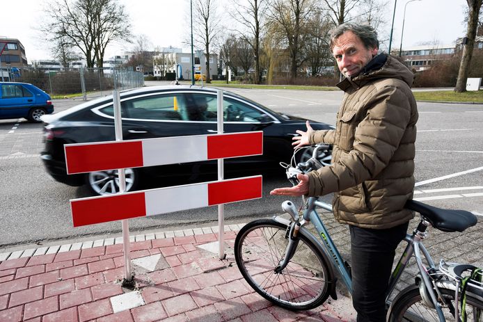De Fietsersbond ergert zich in Woerden af en toe mateloos aan de gemeente. Voorbeeld: fietsers kregen in maart bij de oversteekplaats in de Polanerbaan te maken met een hek.