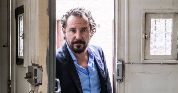 Axel Daeseleire Blikt Terug Op Coronabesmetting S Ochtends Voelde Ik Me Redelijk Oke S Avonds Lag Ik In Coma Showbizz Hln Be