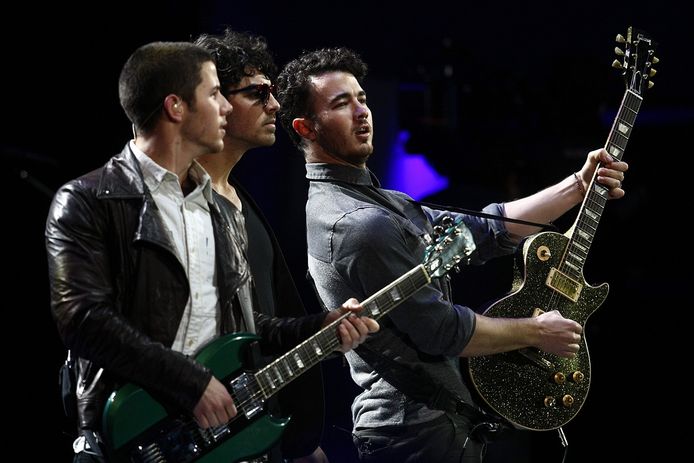 The Jonas Brothers komen na zes jaar weer bij elkaar. De broers Nick, Joe en Kevin gaan nieuwe muziek uitbrengen en er wordt een documentaire gemaakt over hun reünie, meldt The Sun.