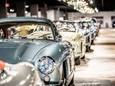 Lange rijen exclusieve oldtimers, vrijwel allemaal in zeer goede staat.