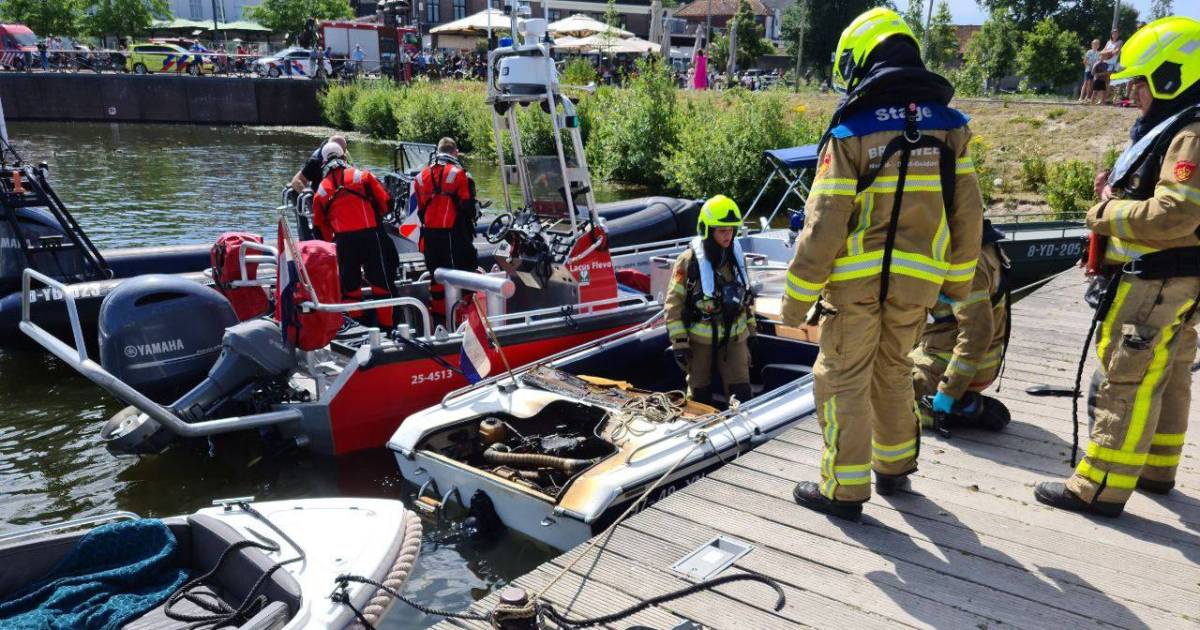 Een knal, witte rook en drie lichtgewonden: hulpdiensten rukken massaal uit voor bootongeluk.