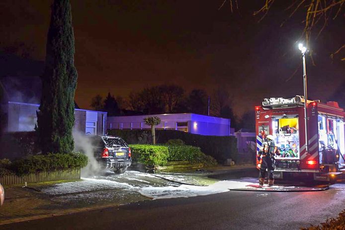 Een nachtelijke autobrand in 2018 in Nuenen bleek voorbode van een volgende aanslag  op de woning van de ouders van de man.