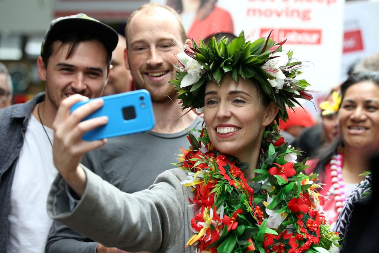 De Nieuw-Zeelandse premier Jacinda Ardern deze week op verkiezingscampagne.  Beeld Getty