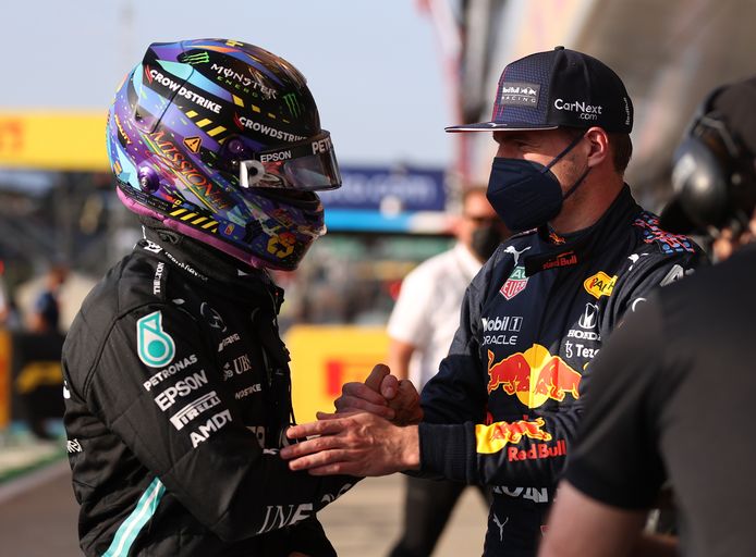 Lewis Hamilton en Max Verstappen afgelopen weekend op Silverstone voordat ze met elkaar in aanvaring kwamen.