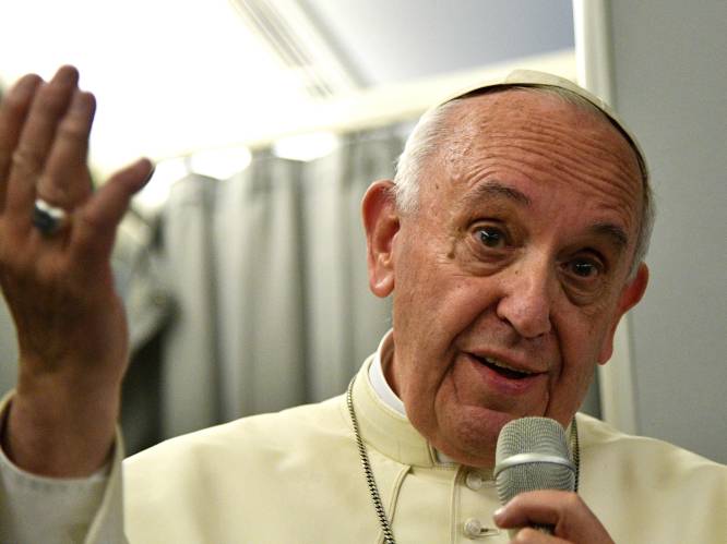 Paus verdedigt zijn aarzelende aanpak in het Royingya-conflict