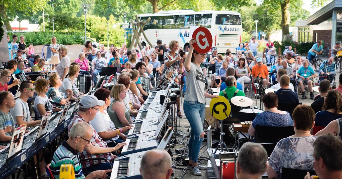 Jostiband verovert de Dorpsstraat met een optreden Zoetermeer AD.nl
