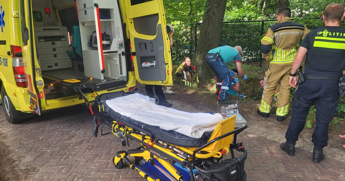 Fietser naar ziekenhuis na ongeval langs Bergweg in Mander