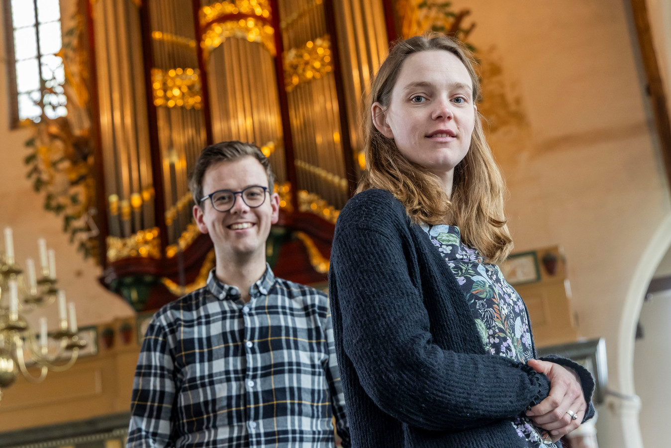 Dirigent Mirjam en organist Niels ‘wonen’ in hun muzikale werkhuis ...