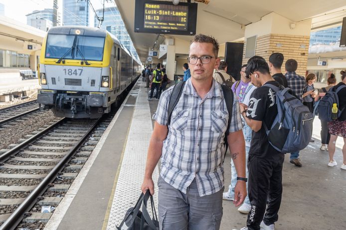 Bjorn Borie in het station van Brussel Noord: over drie uur is hij weer thuis.