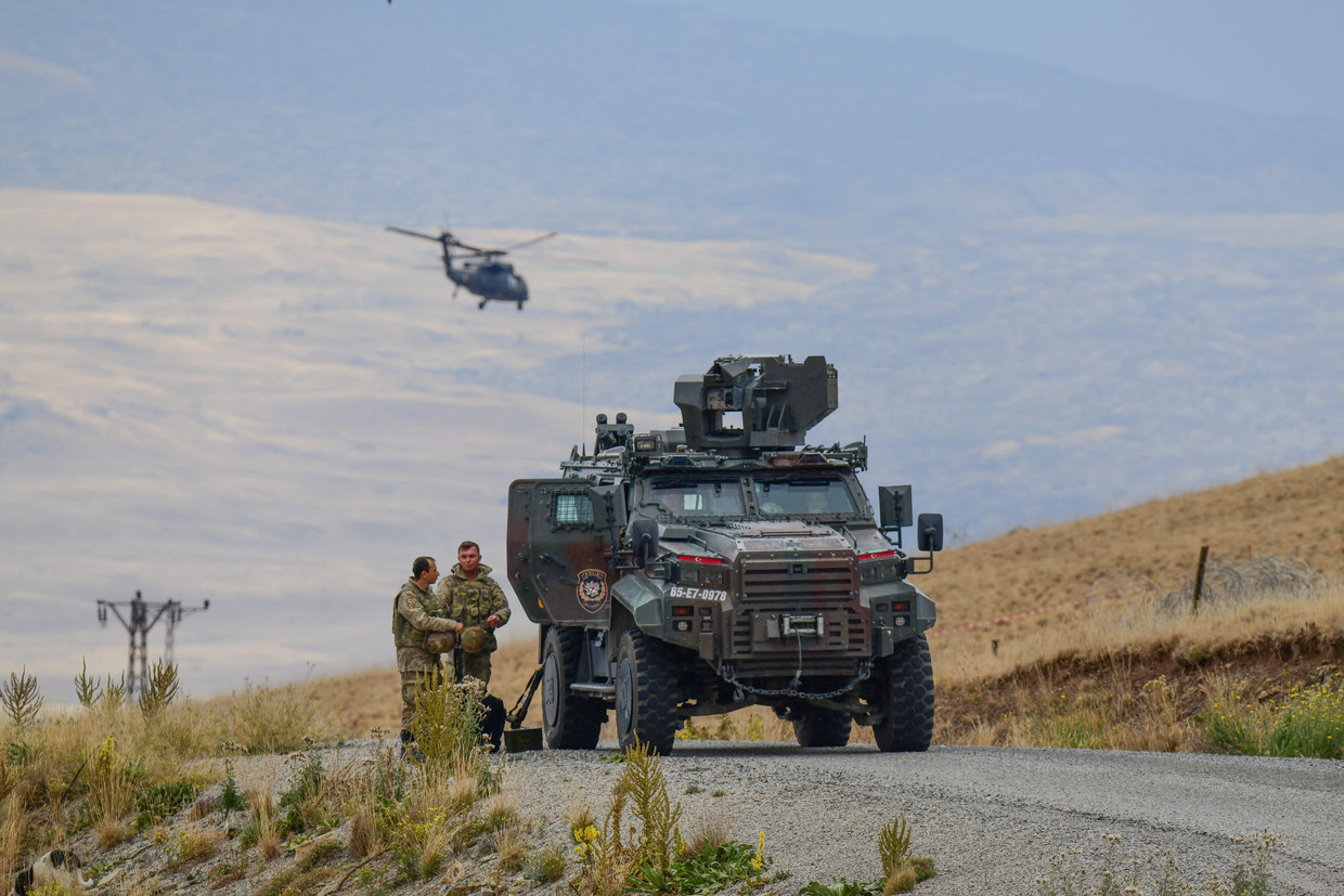 Turkse militairen patrouilleren nabij de stad Van. Beeld Ozturk Ali Ihsan/Demiroren Visual Media/ABACA
