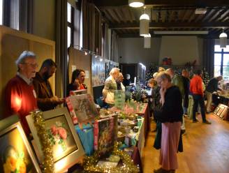Allereerste kerstmarkt van lokale kunstvereniging lokt heel wat volk naar Kasteel van Schoten 
