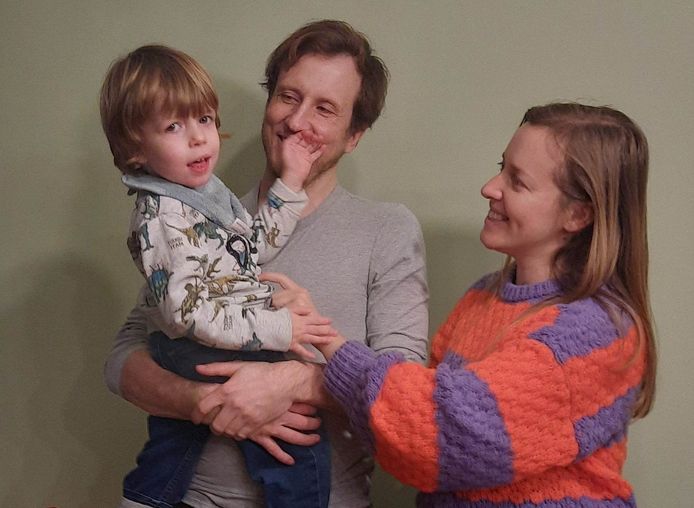 Ive, Sofie en hun zoontje Emile, die lijdt aan een mentale en motorische beperking.