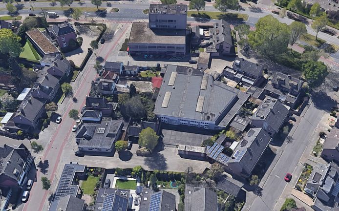Het gebied rond de Hamsterstraat (voorgrond) in Eindhoven. PM+ Van Abbe, Studio Boot en Architecten en|en| willen hier studentenhuisvesting realiseren op het terrein van de bedrijfshal in het midden.