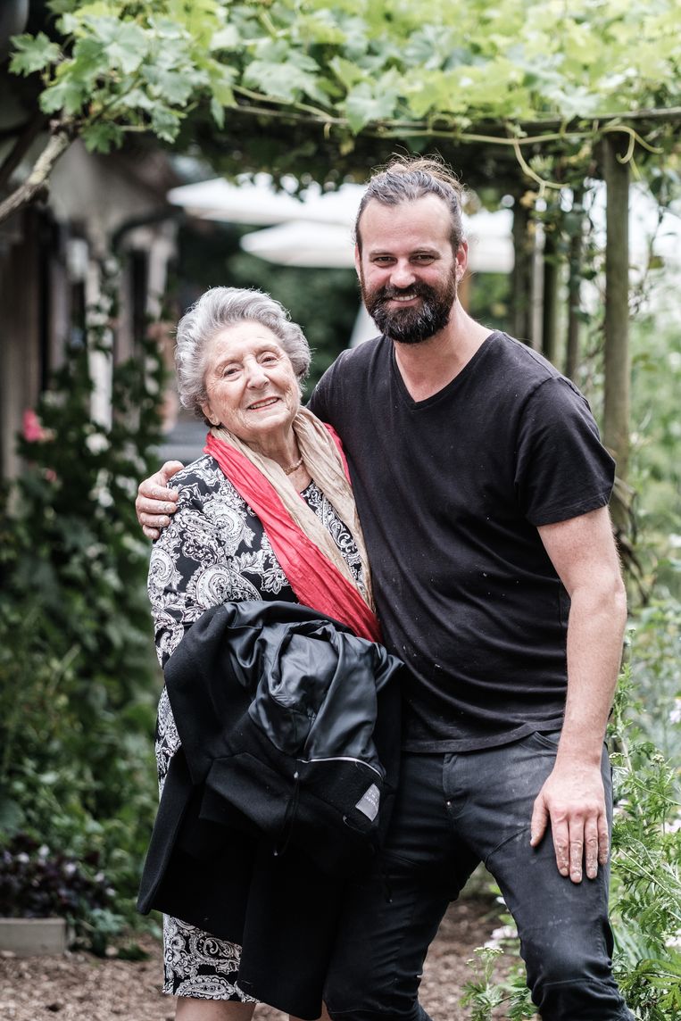 Chefs onder elkaar: Regina Sluszny en Willem Hiele. Zij: ‘Het eerste koosjere Chinese restaurant in Antwerpen, dat was van mij.’ Beeld Bob Van Mol