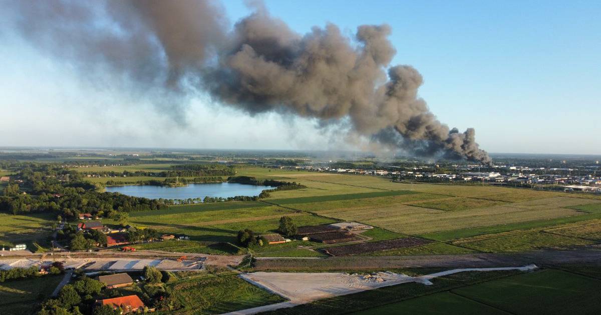 Grote brand op industrieterrein in Groningen onder controle