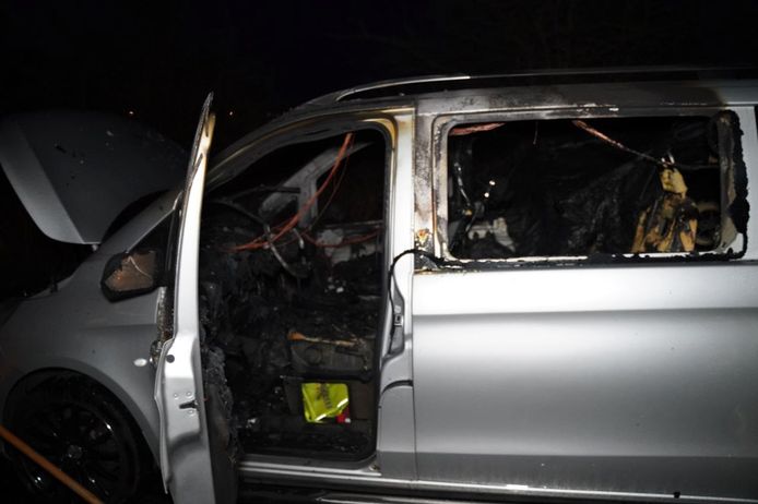 Bus van binnen uitgebrand in Klarenbeek