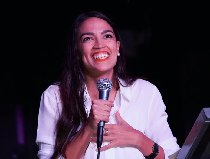De 29-jarige Democraat Alexandria Ocasio-Cortez uit Queens in New York wordt het jongste lid van het Amerikaanse congres ooit.