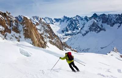Il conduit sa camionnette sur une piste de ski pour éviter le péage du tunnel du Mont-Blanc