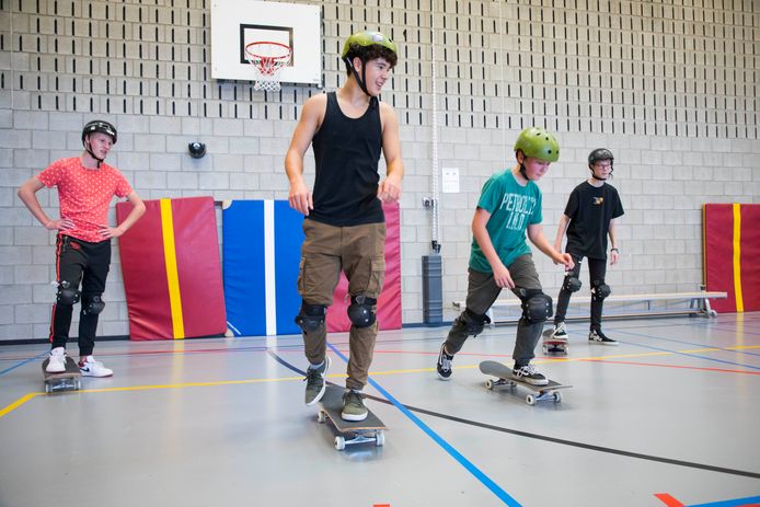 Het Picasso Lyceum heeft het vignet Gezonde School behaald. In dat kader wordt er een Skate clinic gegeven in de sporthal.