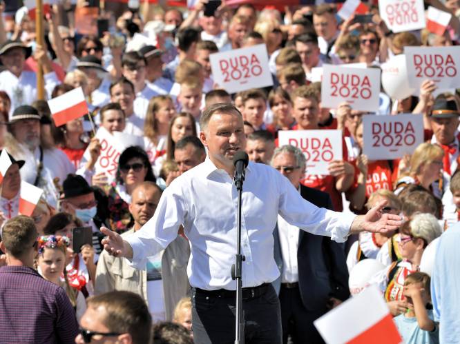 Poolse president tegen adoptie door koppels van zelfde geslacht