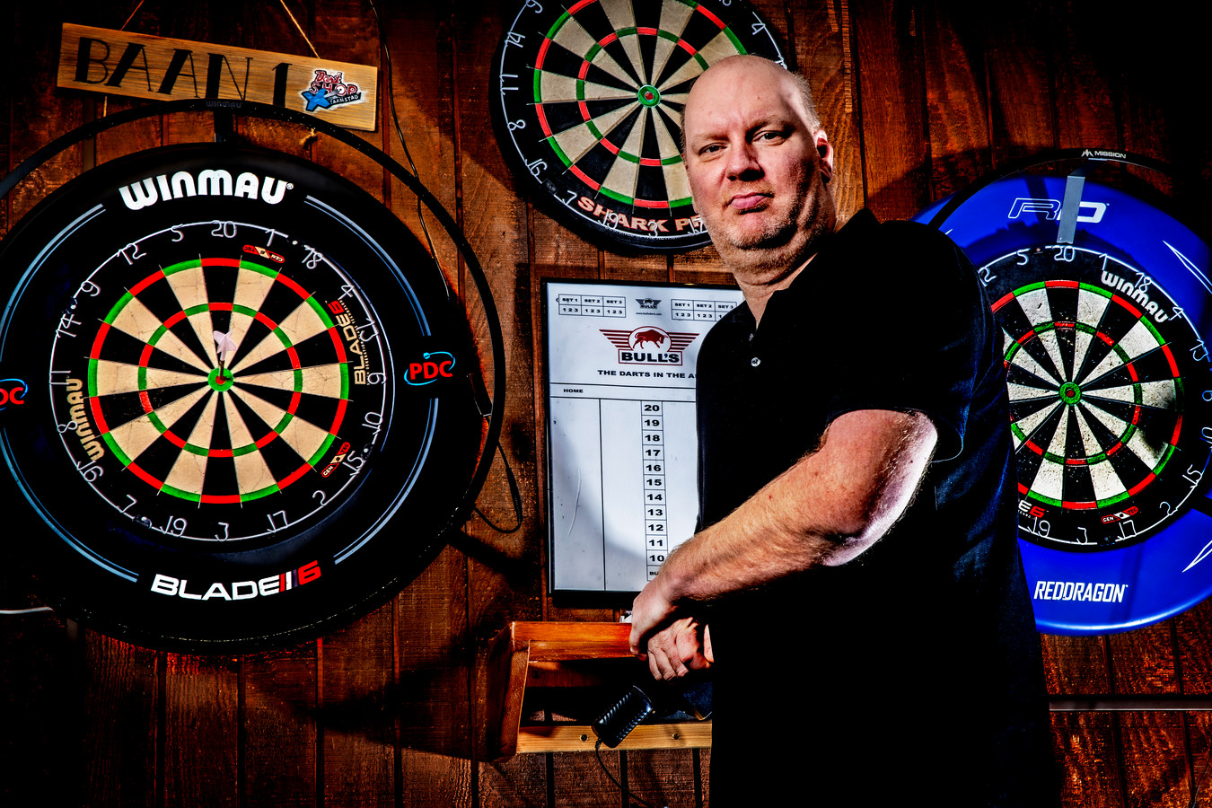 Vincent van der Voort (48) legt dartpijlen in 2025 voorlopig neer ‘Ik