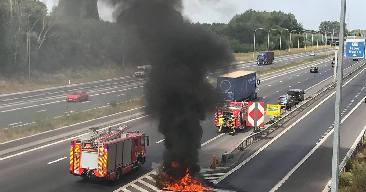 Autobrand trekt streep door dagje aan Belgische kust voor jong koppel uit Noord-Frankrijk ...