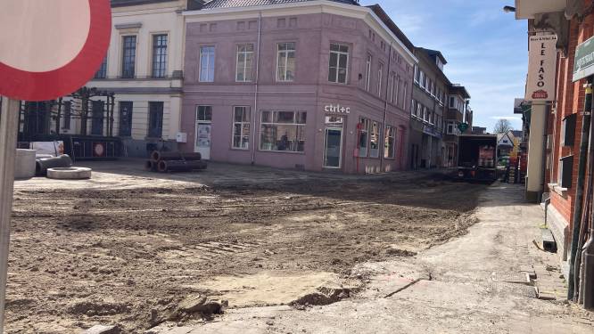 Laatste rioleringsbuizen in centrum van Torhout gaan de grond in, einde van de werken is in zicht