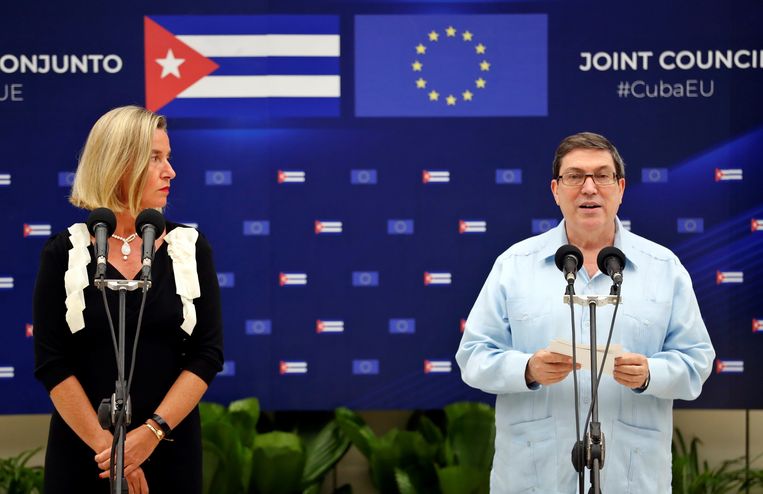 De Cubaanse minister van Buitenlandse Zaken Bruno Rodriguez met Federica Mogherini, de EU Hoge Vertegenwoordiger voor Buitenlandse Zaken en Veiligheid, eerder deze maand in Havana tijdens de tweede gezamenlijke topconferentie over wederzijdse samenwerking. Beeld EPA